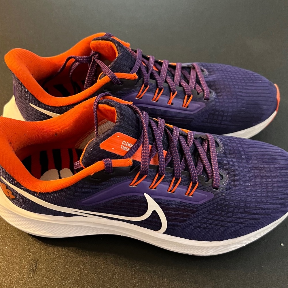 NIKE CLEMSON SNEAKERS SIZE 6 womans